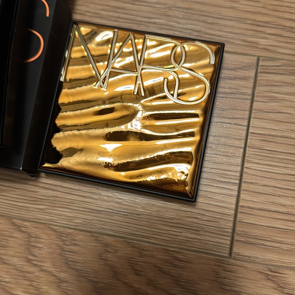 NARS paradise found bronzing powder - Picture 3 of 4